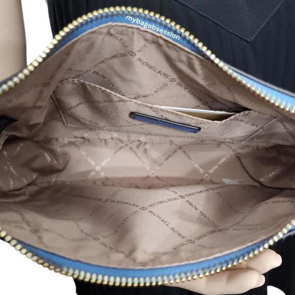 Michael Kors Kelsey Logo SM Crossbody - Picture 5 of 7